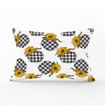 - Rh-Dik-8640-Gorsel1 - Realhomes Beyaz Zemin Üzerinde Ekose Desenli Balkabak Motifli Dikdörtgen Yastık Kırlent Kılıfı Realhomes