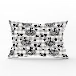 Beyaz Zemin Üzerinde Gri Ekose Desenli Balkabağı Desenli Dikdörtgen Yastık Kırlent Kılıfı Realhomes