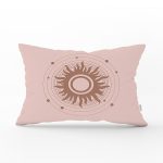 - Rh-Dik-8837-Gorsel1 - Realhomes Pastel Zemin Üzerinde Güneş Desenli Dijital Baskılı Modern Dikdörtgen Yastık Kırlent Kılıfı Realhomes