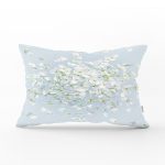 Rengarenk Zeminli Beyaz Ortanca Çiçek Desenli Dijital Baskılı Modern Dikdörtgen Kırlent Kılıfı Realhomes