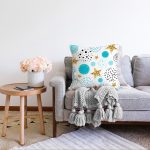 - Sonil-K-7017-Gorsel2 - Realhomes Beyaz Zeminde Mavi Puan Gold Yıldızlı Dijital Baskılı Modern Raşel Kadife Yastık Kırlent Kılıfı Realhomes