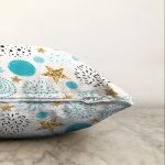 - Sonil-K-7017-Gorsel3 - Realhomes Beyaz Zeminde Mavi Puan Gold Yıldızlı Dijital Baskılı Modern Raşel Kadife Yastık Kırlent Kılıfı Realhomes