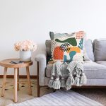 - Sonil-K-7021-Gorsel2 - Realhomes Ekru Zeminde Sanatsal Motifler Dijital Baskılı Modern Raşel Kadife Yastık Kırlent Kılıfı Realhomes