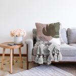 - Sonil-K-7028-Gorsel2 - Realhomes  Beyaz Zeminde Suluboya Devetabanı Yaprak Motifli Modern Raşel Kadife Yastık Kırlent Kılıfı Realhomes