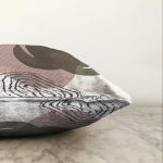 - Sonil-K-7028-Gorsel3 - Realhomes  Beyaz Zeminde Suluboya Devetabanı Yaprak Motifli Modern Raşel Kadife Yastık Kırlent Kılıfı Realhomes