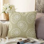 - Sonil-K-7040-Gorsel1 - Realhomes  Vizon Zeminde Deniz Salyangozu Motifli Dijital Baskılı Modern Raşel Kadife Kırlent Kılıfı Realhomes