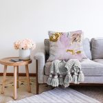 - Sonil-K-7050-Gorsel2 - Realhomes  Gold Detaylı Soyut Çizimli Dijital Baskılı Modern Raşel Kadife Yastık Kırlent Kılıfı Realhomes