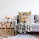 - Sonil-K-7051-Gorsel2 - Realhomes  Gold Detaylı Soyut Çizimli Dijital Baskılı Modern Raşel Kadife Yastık Kırlent Kılıfı Realhomes