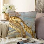 - Sonil-K-7054-Gorsel1 - Realhomes  Gold Detaylı Soyut Çizimli Dijital Baskılı Modern Raşel Kadife Yastık Kırlent Kılıfı Realhomes