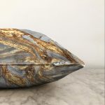 - Sonil-K-7054-Gorsel3 - Realhomes  Gold Detaylı Soyut Çizimli Dijital Baskılı Modern Raşel Kadife Yastık Kırlent Kılıfı Realhomes