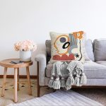 - Sonil-K-7064-Gorsel2 - Realhomes  Sanatsal Motifli Çiçek Detaylı Dijital Baskılı Modern Raşel Kadife Yastık Kırlent Kılıfı Realhomes