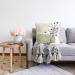 - Sonil-K-7068-Gorsel2 - Realhomes Minimal Desenli Çiçek Motifli Dijital Baskılı Modern Raşel Kadife Yastık Kırlent Kılıfı Realhomes