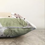 - Sonil-K-7068-Gorsel3 - Realhomes Minimal Desenli Çiçek Motifli Dijital Baskılı Modern Raşel Kadife Yastık Kırlent Kılıfı Realhomes