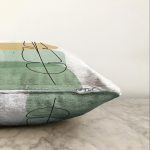 - Sonil-K-7070-Gorsel3 - Realhomes  Pastel Renkli Zemin Üzerine Onedraw Yaprak Çizimli Modern Raşel Kadife Kırlent Kılıfı Realhomes