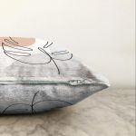 - Sonil-K-7071-Gorsel3 - Realhomes  Pastel Renkli Zemin Üzerine Onedraw Yaprak Çizimli Modern Raşel Kadife Yastık Kırlent Kılıfı Realhomes