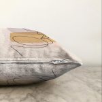 - Sonil-K-7073-Gorsel3 - Realhomes  Soft Zemınde Bayan Silüet Çizimli Dijital Baskılı Modern Raşel Kadife Yastık Kırlent Kılıfı Realhomes