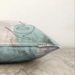 - Sonil-K-7074-Gorsel3 - Realhomes  Soft Zeminde Renkli Bayan Silüet Çizimli Dijital Baskılı Modern Raşel Kadife Kırlent Kılıfı Realhomes