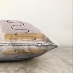 - Sonil-K-7076-Gorsel3 - Realhomes  Renkli Onedraw Çizimli Dijital Baskılı Modern Raşel Kadife Yastık Kırlent Kılıfı Realhomes