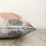 - Sonil-K-7078-Gorsel3 - Realhomes  Renkli Onedraw Çizimli Dijital Baskılı Modern Raşel Kadife Yastık Kırlent Kılıfı Realhomes