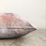 - Sonil-K-7082-Gorsel3 - Realhomes  Pastel Renkli Onedraw Gül Resimli Dijital Baskılı Modern Raşel Kadife Yastık Kırlent Kılıfı Realhomes