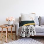 - Sonil-K-7089-Gorsel2 - Realhomes Renkli Zeminde Leylek Desenli Dijital Baskılı Modern Raşel Kadife Yastık Kırlent Kılıfı Realhomes