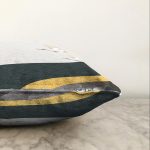 - Sonil-K-7089-Gorsel3 - Realhomes Renkli Zeminde Leylek Desenli Dijital Baskılı Modern Raşel Kadife Yastık Kırlent Kılıfı Realhomes