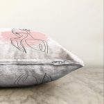 - Sonil-K-7091-Gorsel3 - Realhomes  Beyaz Zeminde Bayan Desenli Dijital Baskılı Modern Raşel Kadife Yastık Kırlent Kılıfı Realhomes