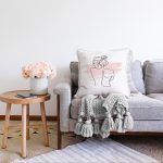 - Sonil-K-7093-Gorsel2 - Realhomes  Beyaz Zeminde Bayan Desenli Dijital Baskılı Modern Raşel Kadife Yastık Kırlent Kılıfı Realhomes