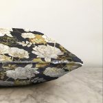 Sıyah Zeminli Gold Detaylı Gul Yaprakları Raşel Kadife Yastık Kırlent Kılıfı Realhomes