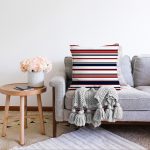 Beyaz Zemınde Renkli Cizgi Detaylı Dijital Baskılı Modern Raşel Kadife Yastık Kırlent Kılıfı Realhomes