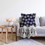 Lacivert Zeminli Beyaz Kartanesi Desenli Dijital Baskılı Modern Raşel Kadife Yastık Kılıfı Realhomes