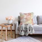 Beyaz Zemınli Soft Renkli Yapraklı Dijital Baskılı Modern Raşel Kadife Yastık Kırlent Kılıfı Realhomes