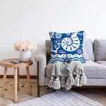 - Sonil-K-7111-Gorsel2 - Realhomes Mavi Zeminli Deniz Feneri Desenli Dijital Baskılı Modern Raşel Kadife Yastık Kırlent Kılıfı Realhomes