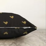 - Sonil-K-7116-Gorsel3 - Realhomes  Siyah Zeminde Gold Puantiyeli Dijital Baskılı Modern Raşel Kadife Yastık Kırlent Kılıfı Realhomes