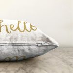 - Sonil-K-7127-Gorsel3 - Realhomes  Beyaz Zeminde Gold Hello Yazılı Dijital Baskılı Modern Raşel Kadife Yastık Kırlent Kılıfı Realhomes