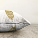 - Sonil-K-7128-Gorsel3 - Realhomes  Beyaz Zeminde Gold Kuş Tüyü Desenli Dijital Baskılı Modern Raşel Kadife Yastık Kırlent Kılıfı Realhomes