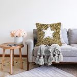 - Sonil-K-7130-Gorsel2 - Realhomes  Gold Zeminli Beyaz Yıldız Desenli Dijital Baskılı Modern Raşel Kadife Yastık Kırlent Kılıfı Realhomes