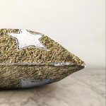 - Sonil-K-7130-Gorsel3 - Realhomes  Gold Zeminli Beyaz Yıldız Desenli Dijital Baskılı Modern Raşel Kadife Yastık Kırlent Kılıfı Realhomes