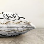 Beyaz Zeminli Gold Detayli Smile Dijital Baskılı Modern Raşel Kadife Yastık Kırlent Kılıfı Realhomes