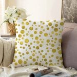 Beyaz Zemin Üzerinde Gold Renkli Puantiye Desenli Modern Raşel Kadife Yastık Kırlent Kılıfı Realhomes