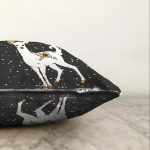 - Sonil-K-7146-Gorsel3 - Realhomes  Siyah Zeminnde Geyik Desenli Dijital Baskılı Modern Raşel Kadife Yastık Kırlent Kılıfı Realhomes