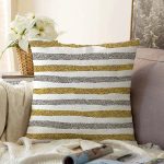 - Sonil-K-7155-Gorsel1 - Realhomes Beyaz Zeminde Gold Ve Siyah Çizgili Dijital Baskılı Modern Raşel Kadife Yastık Kırlent Kılıfı Realhomes
