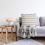 - Sonil-K-7156-Gorsel2 - Realhomes  Beyaz Zeminde Gold Ve Siyah Çizgili Dijital Baskılı Modern Raşel Kadife Yastık Kırlent Kılıfı Realhomes