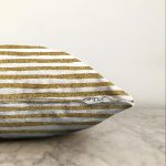 - Sonil-K-7159-Gorsel3 - Realhomes  Beyaz Zeminde Gold Zigzag Desenli Dijital Baskılı Modern Raşel Kadife Yastık Kırlent Kılıfı Realhomes