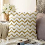 - Sonil-K-7160-Gorsel1 - Realhomes  Beyaz Zeminde Gold Zigzag Desenli Dijital Baskılı Modern Raşel Kadife Yastık Kırlent Kılıfı Realhomes