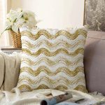 Beyaz Zeminde Gold Çizgili Dijital Baskılı Modern Raşel Kadife Yastık Kırlent Kılıfı Realhomes