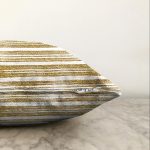 Beyaz Zeminde Gold Renkli Yaprak Desenli Dijital Baskılı Modern Raşel Kadife Yastık Kılıfı Realhomes