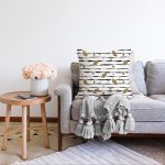 Siyah Beyaz Zeminli Gold Yaprak Desenli Dijital Baskılı Modern Raşel Kadife Yastık Kılıfı Realhomes