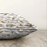 Siyah Beyaz Zeminli Gold Yaprak Desenli Dijital Baskılı Modern Raşel Kadife Yastık Kılıfı Realhomes