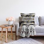 - Sonil-K-7166-Gorsel2 - Realhomes  Siyah Beyaz Zeminli Gold Yaprak Desenli Dijital Baskılı Modern Raşel Kadife Yastık Kılıfı Realhomes